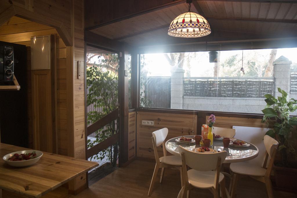Wood House Close Beach 마르베야 외부 사진